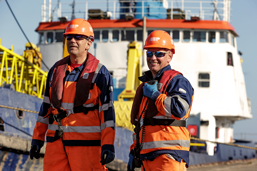 abp-immingham-workers-in-ppe-04102016-06-crop